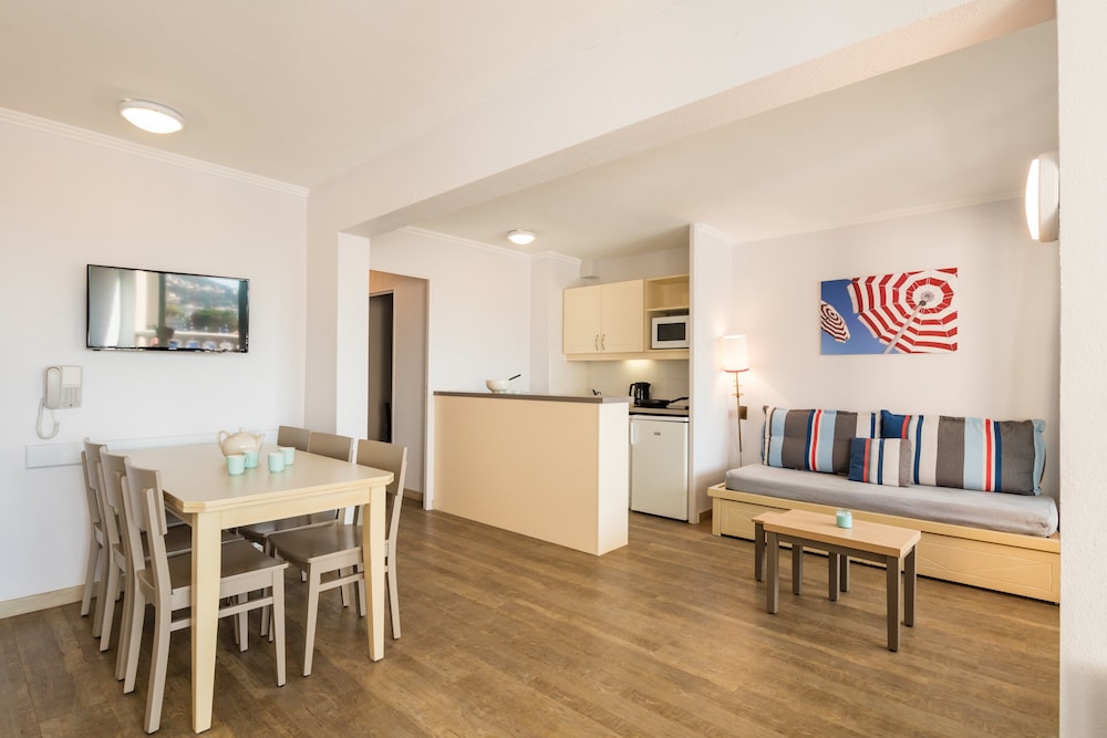 Apartment 7 people - 2 bedrooms - Spacious terrace - Sea view - Air-conditioned photo 3