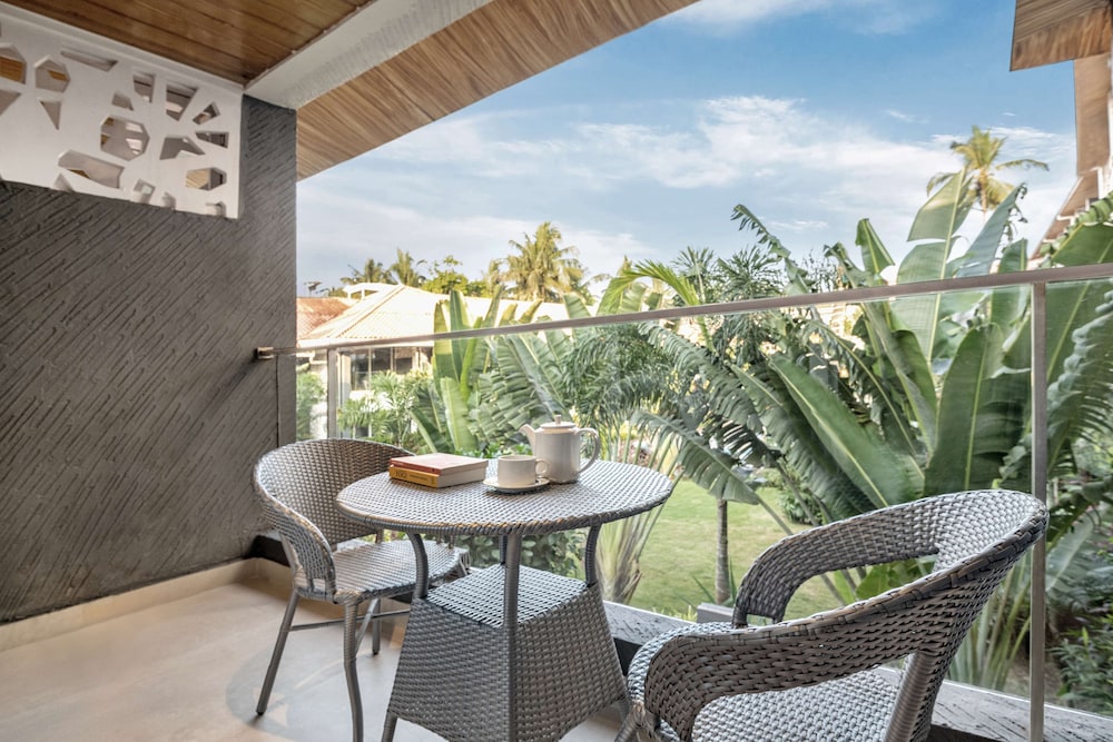 Suite, 1 King Bed, Balcony photo 3