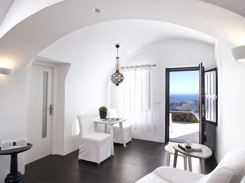 Superior Outdoor Jetted Tub Suite - Photo 1