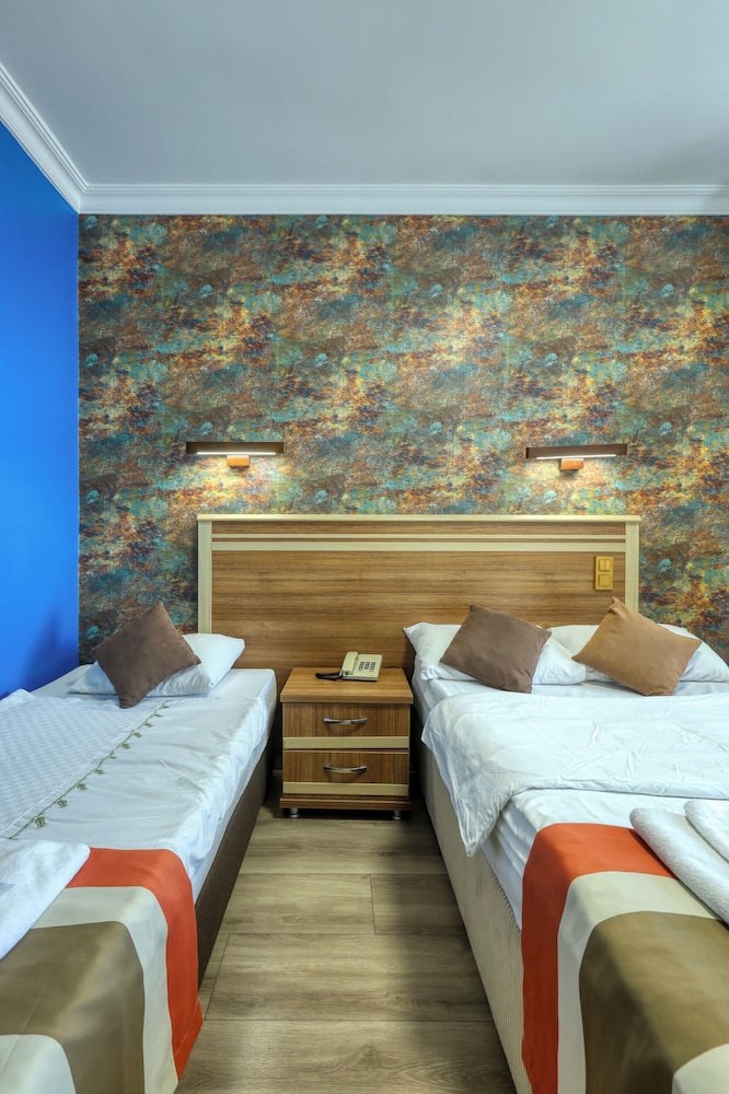 Standard Triple Room, Multiple Beds photo 2