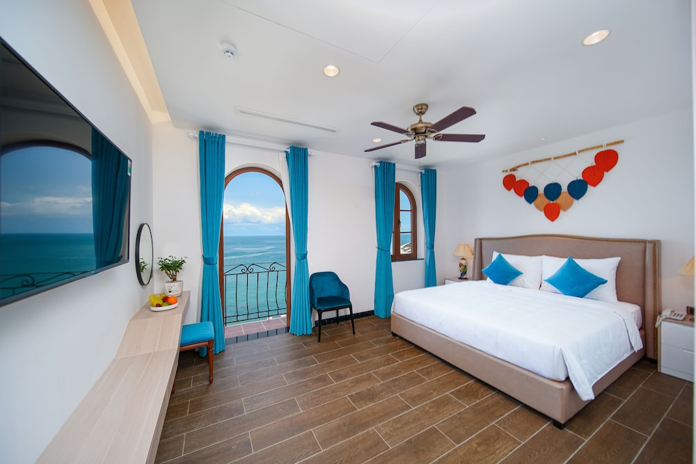 Riva, Ocean View, 1 King Bed with Balcony
