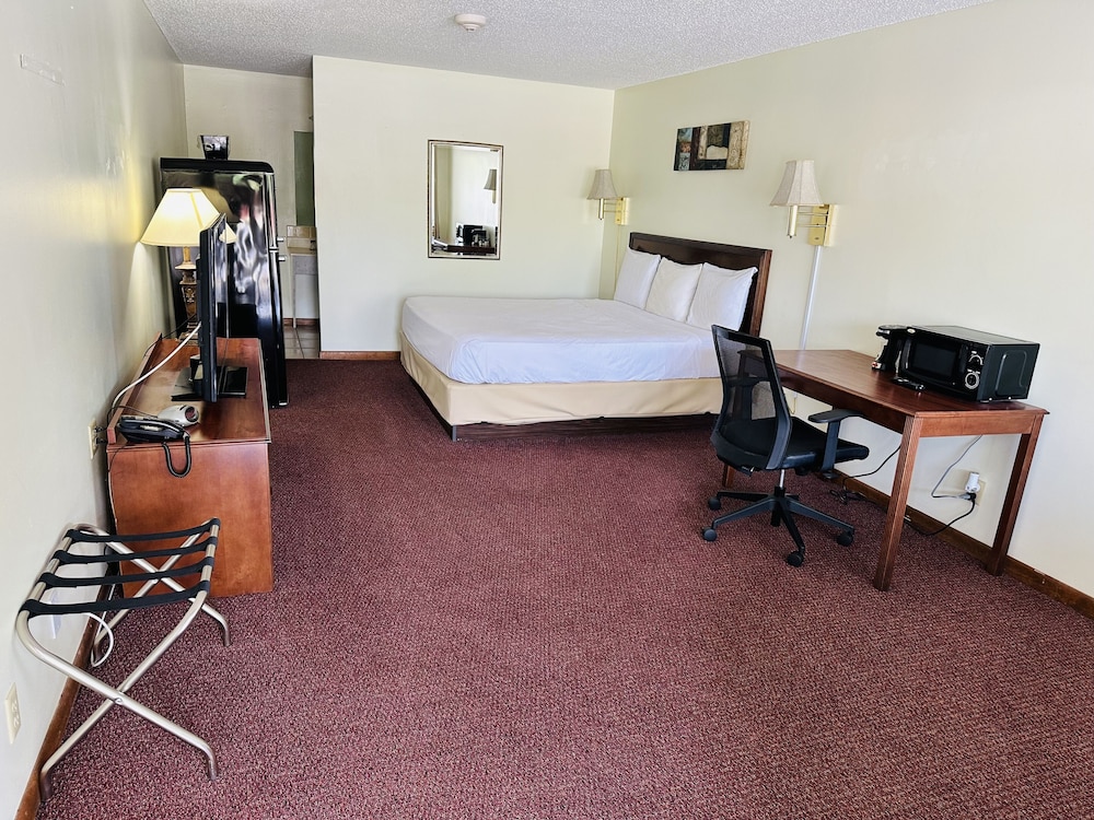 Deluxe Room, 1 King Bed (1 Person) photo 1