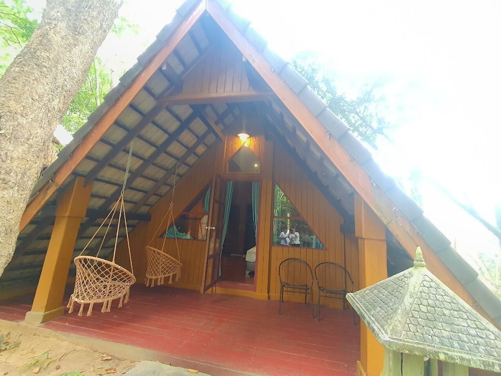 Deluxe Bungalow Poolside View photo 3