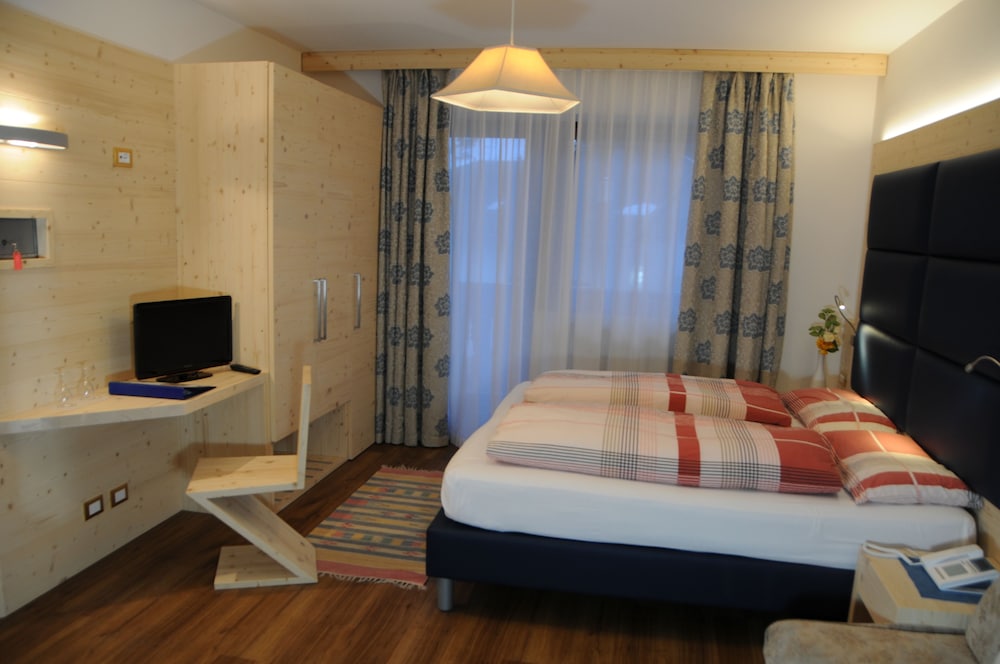 Comfort Double Room, Balcony, Mountain View (2 pax) photo 3