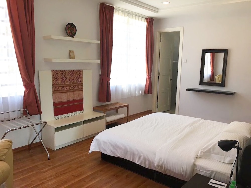 Premium Bungalow, 4 Bedrooms, Private Bathroom, Hill View photo 3