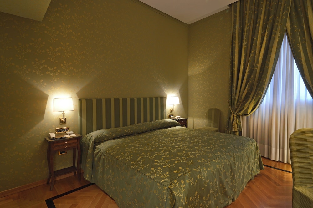 Superior Room King or Twin - Photo 3