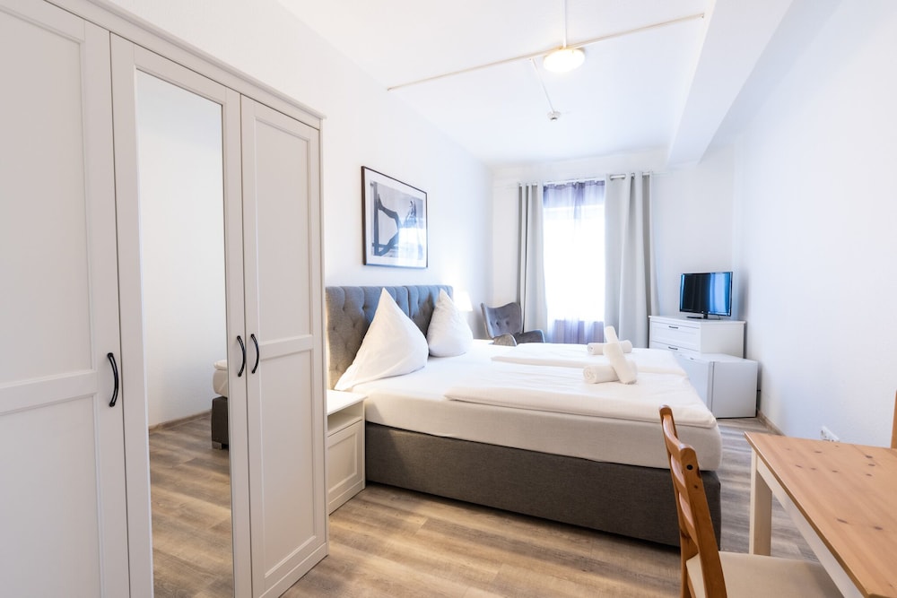 Double Room, 1 Queen Bed photo 2