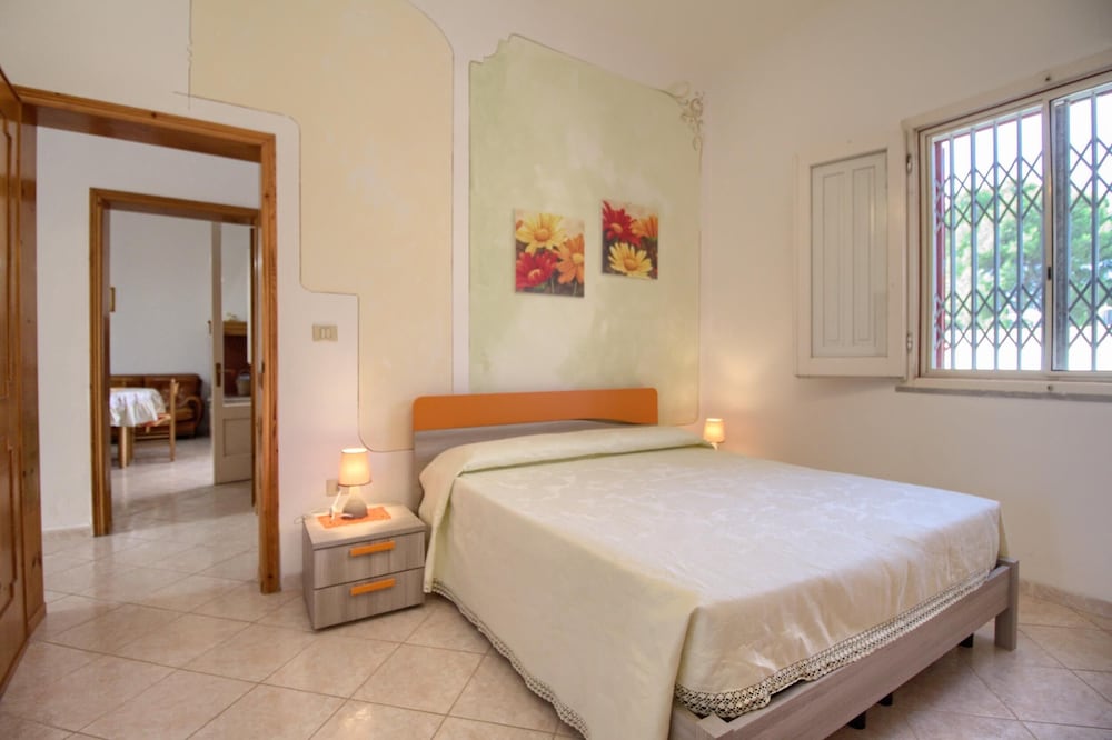 House (2 Bedrooms)