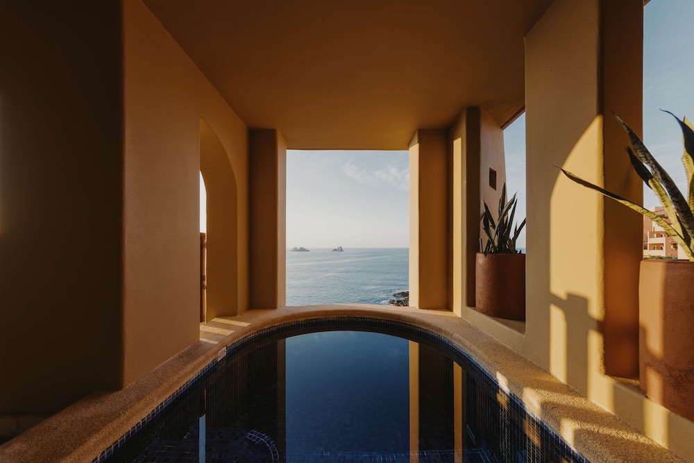 Cliffside Ocean Front Suite - Photo 15