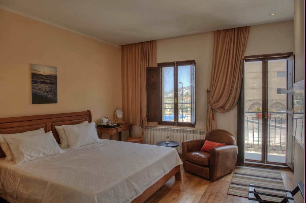 Deluxe Double Room, Balcony, Partial Sea View photo 1