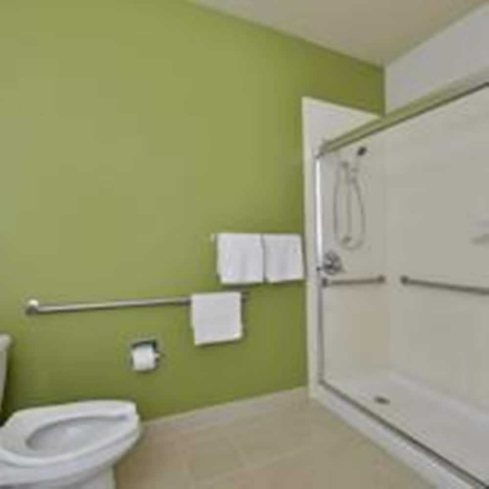 Room, 1 Double Bed, Accessible, Non Smoking - Photo 5