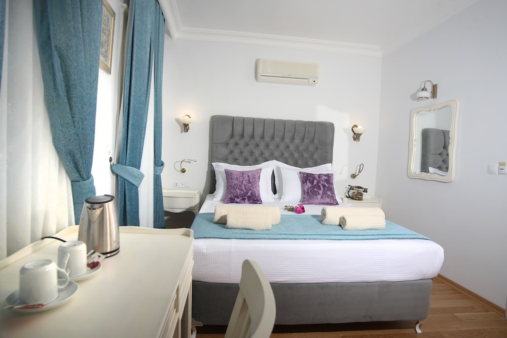 Standard Room with Balcony photo 2