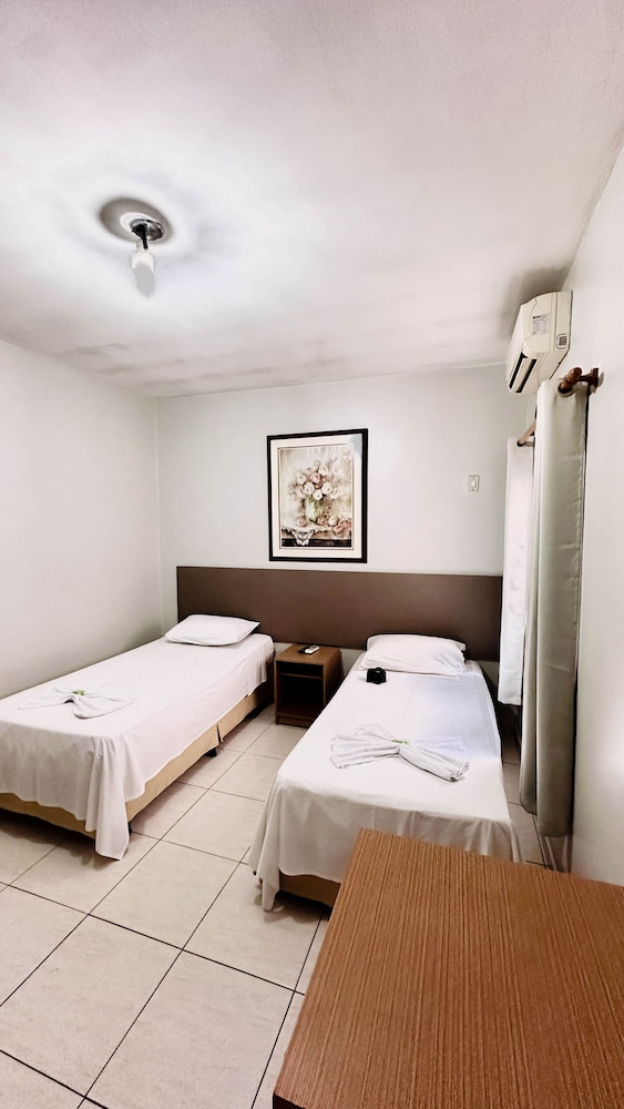 Economy Twin Room photo 2