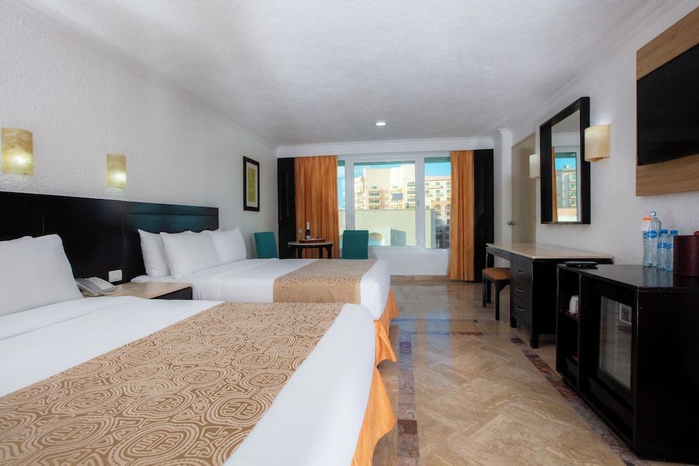 Standard Double Room, 2 Double Beds, City View
