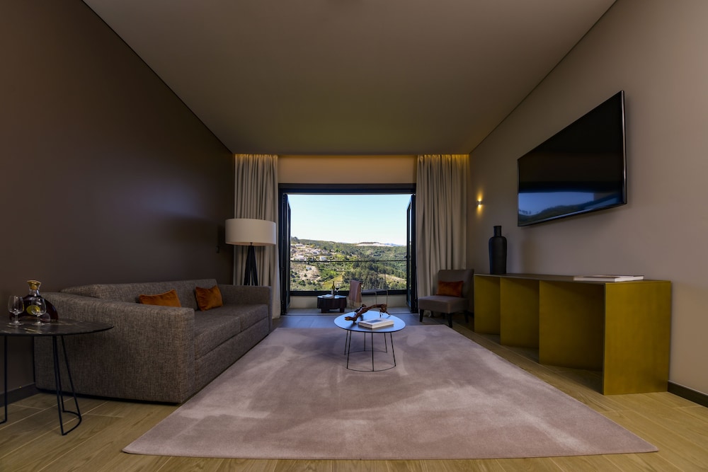 Superior Suite - Photo 3