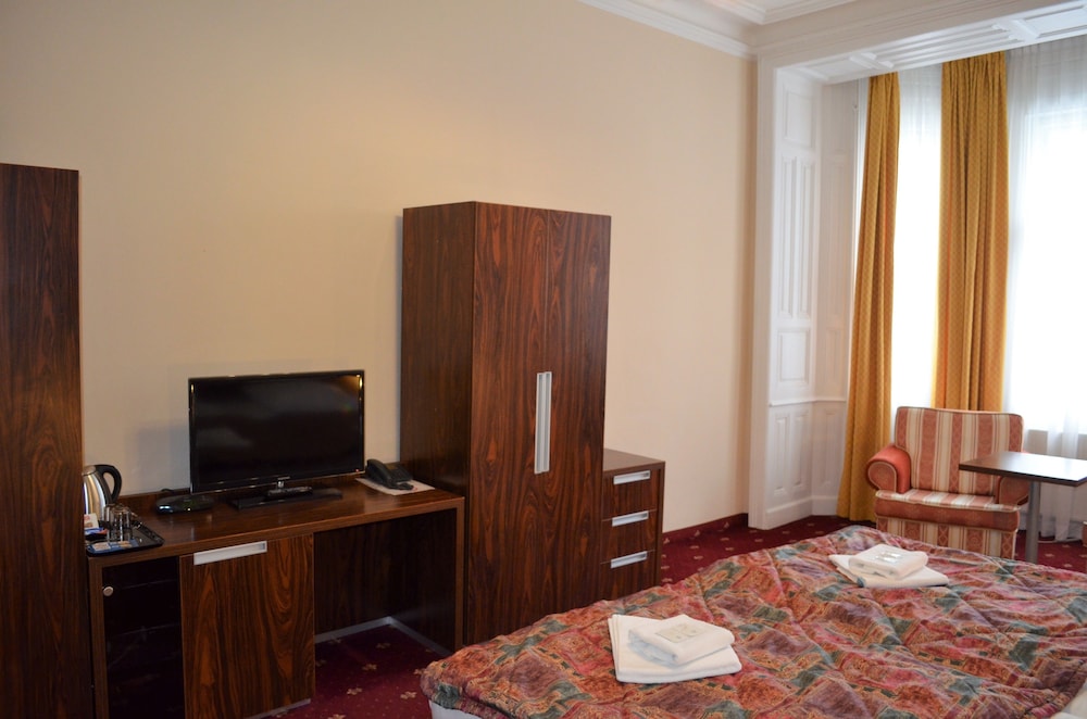 Double or Twin Room - Photo 2