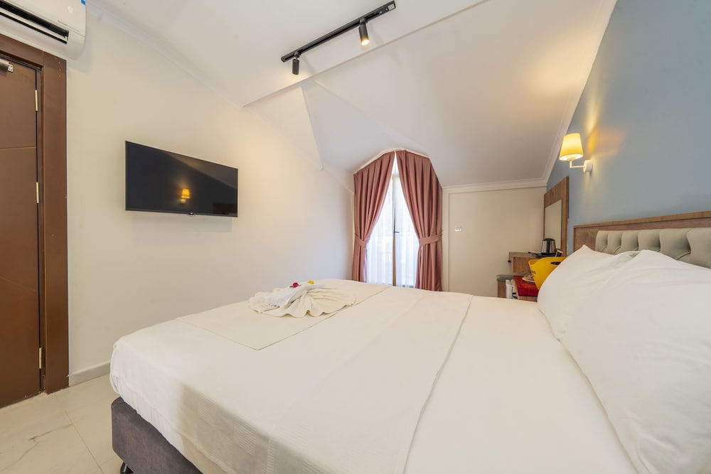 Honeymoon Room photo 1