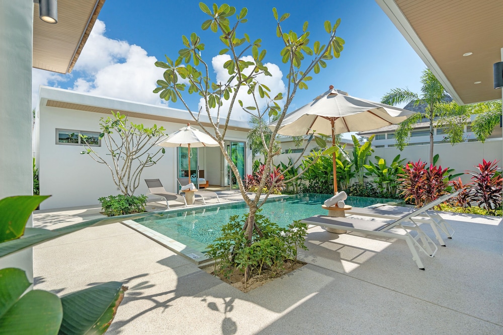 2 Bedroom Deluxe Pool Villa photo 2