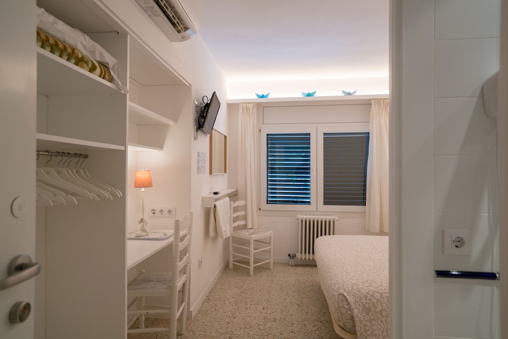 Basic Double Room photo 2