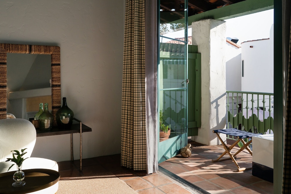 Deluxe Room, 1 King Bed, Balcony (The Deluxe King)