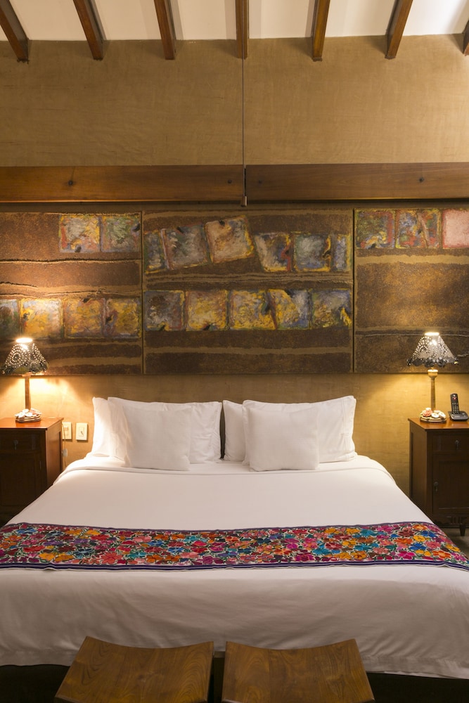 Premium Room, 1 King Bed photo 2