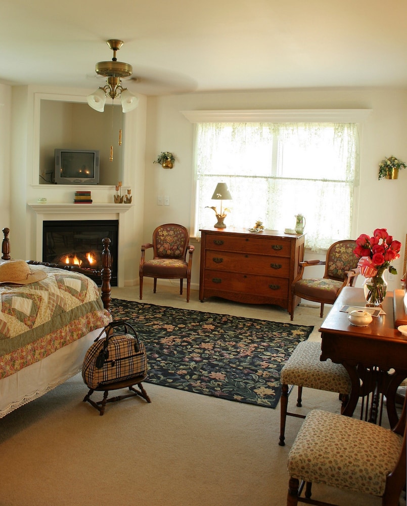 Room, Private Bathroom (Fortune's Return)