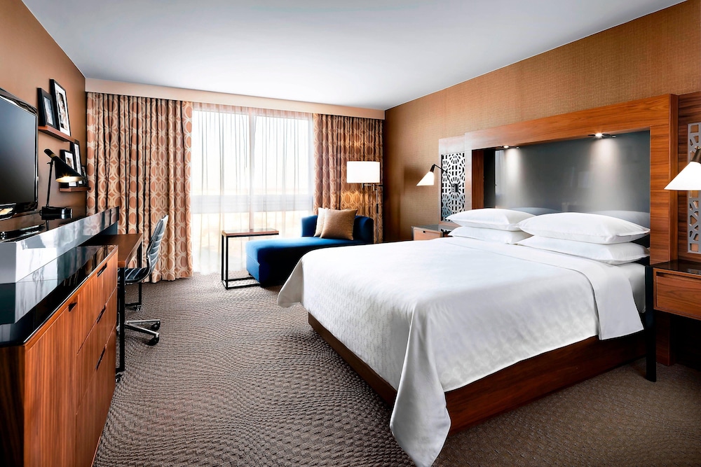 Premium Room, 1 King Bed - Photo 1