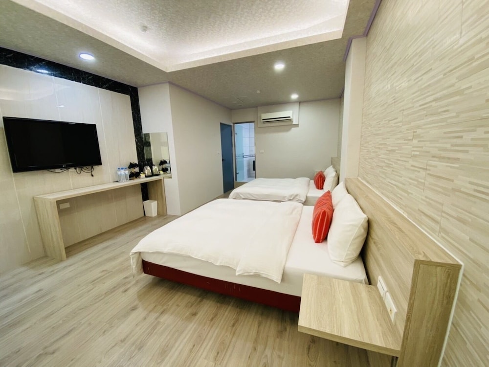 Family Quadruple Room- No bathtub