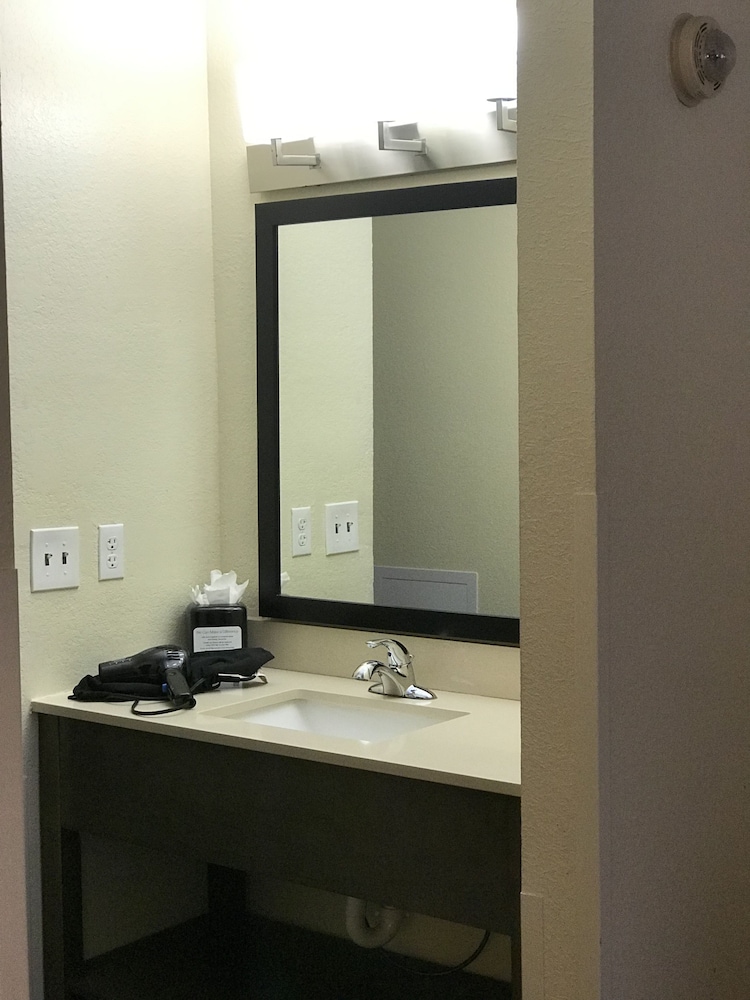 Suite, 1 King Bed, Non Smoking - Photo 10