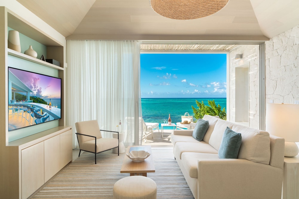 Oceanfront One Bedroom - Photo 3