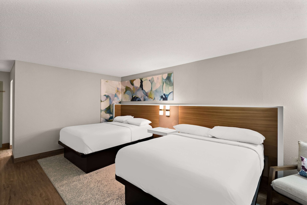 Room, 2 Queen Beds, Non Smoking, Poolside photo 3