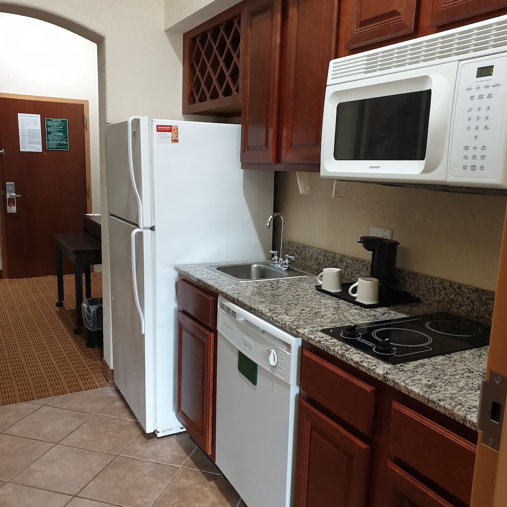 Executive Suite, 1 Bedroom, Non Smoking, Jetted Tub - Photo 7