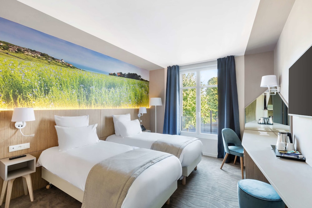 Standard Room, 2 Twin Beds, Non Smoking (Shower Only) - Photo 1
