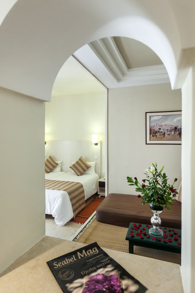 Standard Quadruple Room, Multiple Beds photo 3