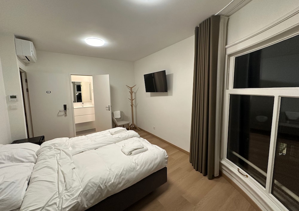 Deluxe Double Room, Private Bathroom, Canal View photo 1