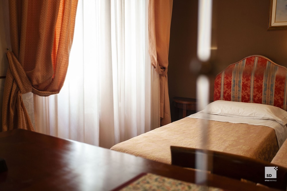 Economy Room - Photo 9