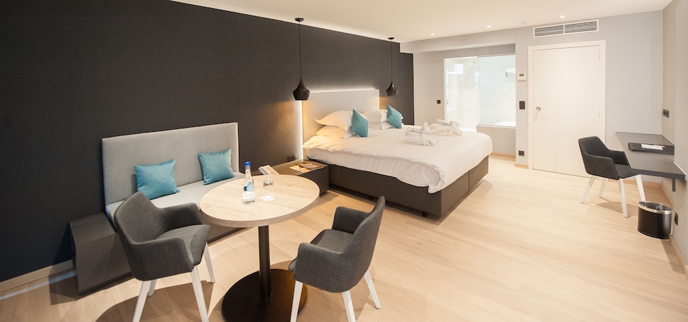 Junior Suite, Balcony, Sea View - Photo 4