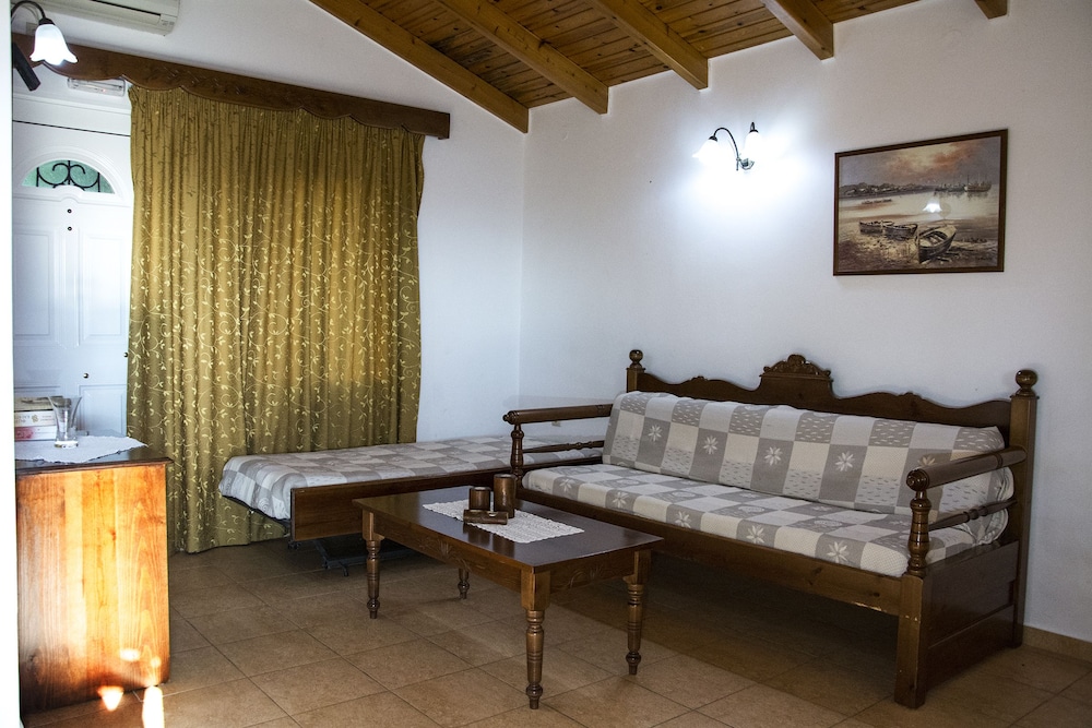 Traditional Apartment, 1 Double Bed, Pool Access, Mountain View photo 1