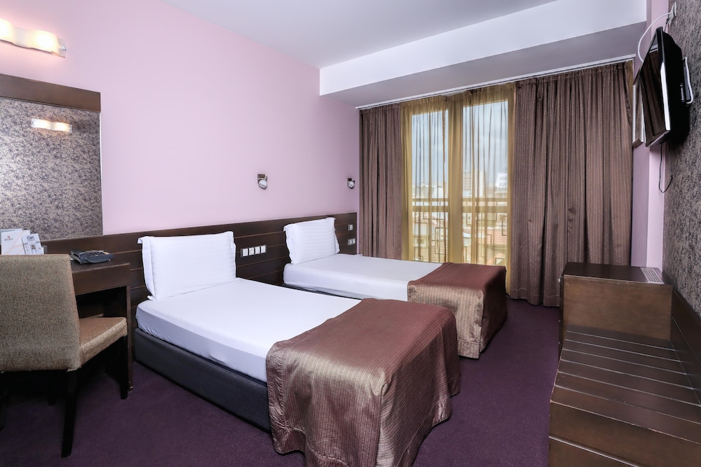 Standard Room, 2 Twin Beds (15% off in the restaurant) - Photo 3