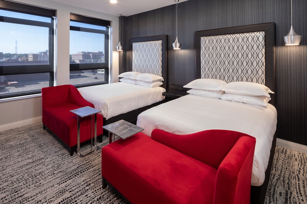 Standard Room, 2 Queen Beds, City View (Swanky Red QQ)