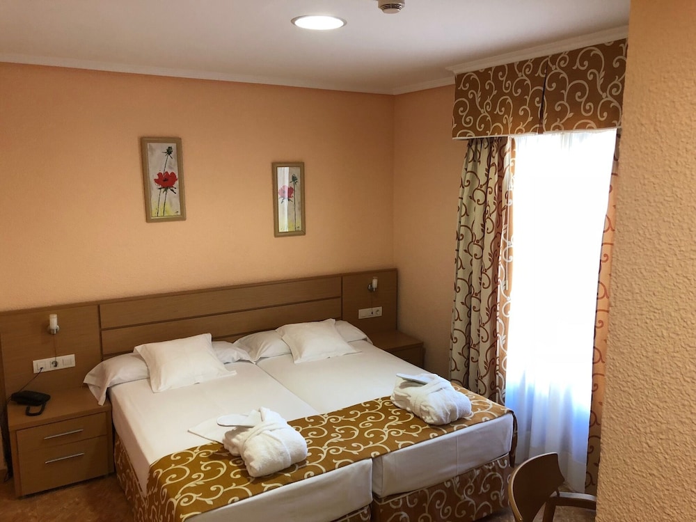 Habitación Doble Estándar o con Dos Camas Individuales.