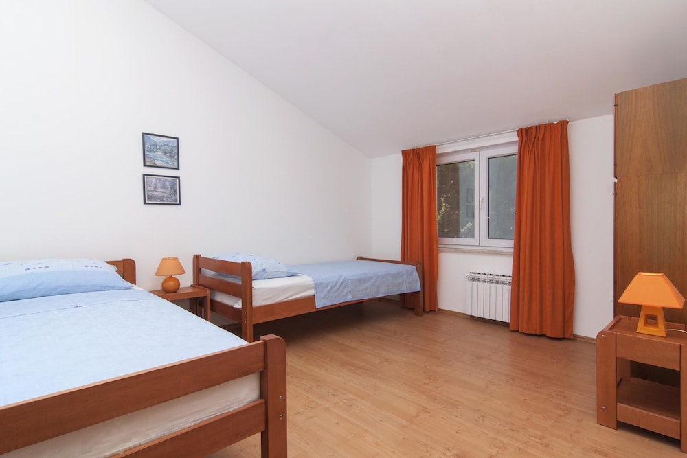 Apartment, Multiple Beds