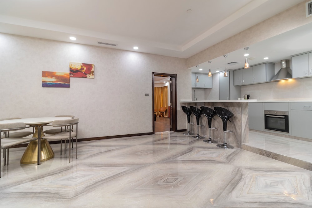 Suite, 3 Bedrooms, Club Lounge Access, Sea View (Dining, Kitchen) - Photo 5