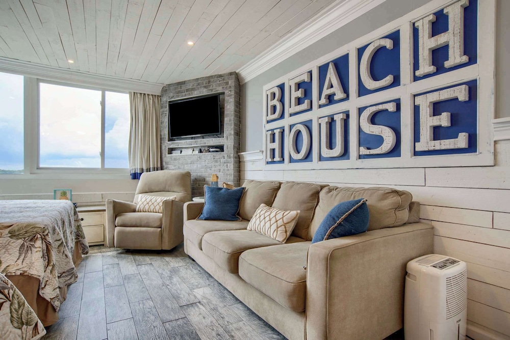 Studio Suite, 2 Queen Beds, Hot Tub, Garden View