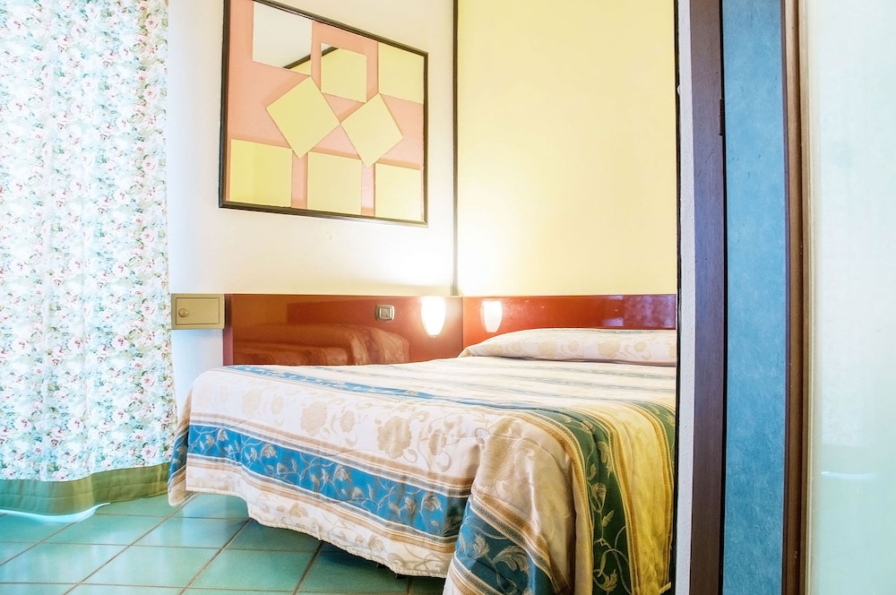 Standard Double or Twin Room - Photo 20