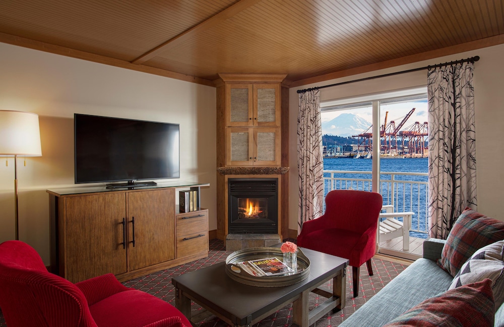 Junior Suite (Over Water) - Photo 8