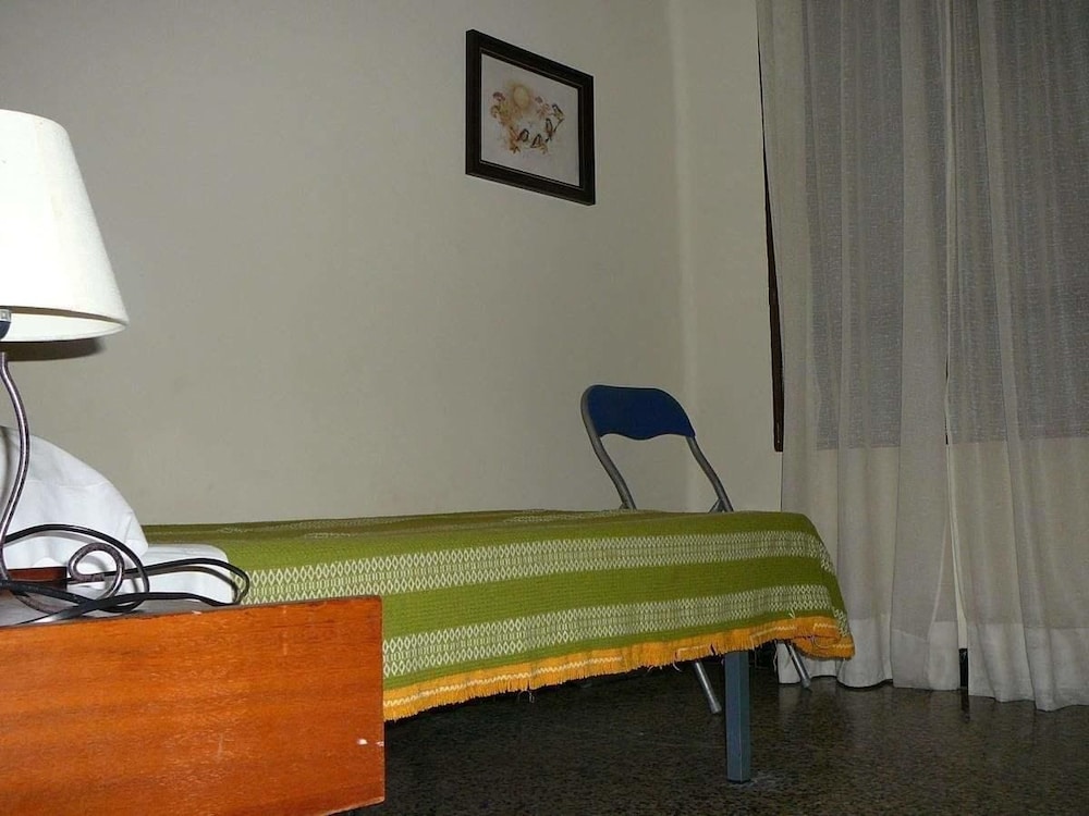 Single Room, Shared Bathroom photo 3