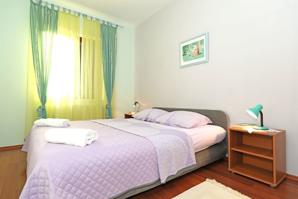 Apartment (A2)