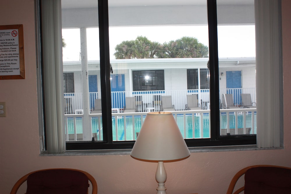 Efficiency Poolside photo 2