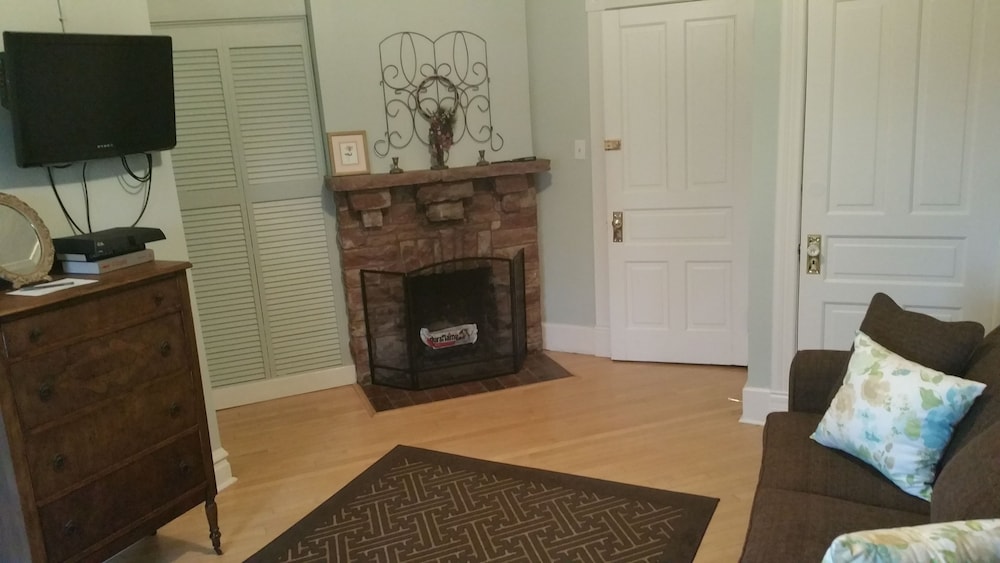 Executive Suite, 1 Queen Bed with Sofa bed (Sunset Suite) photo 1
